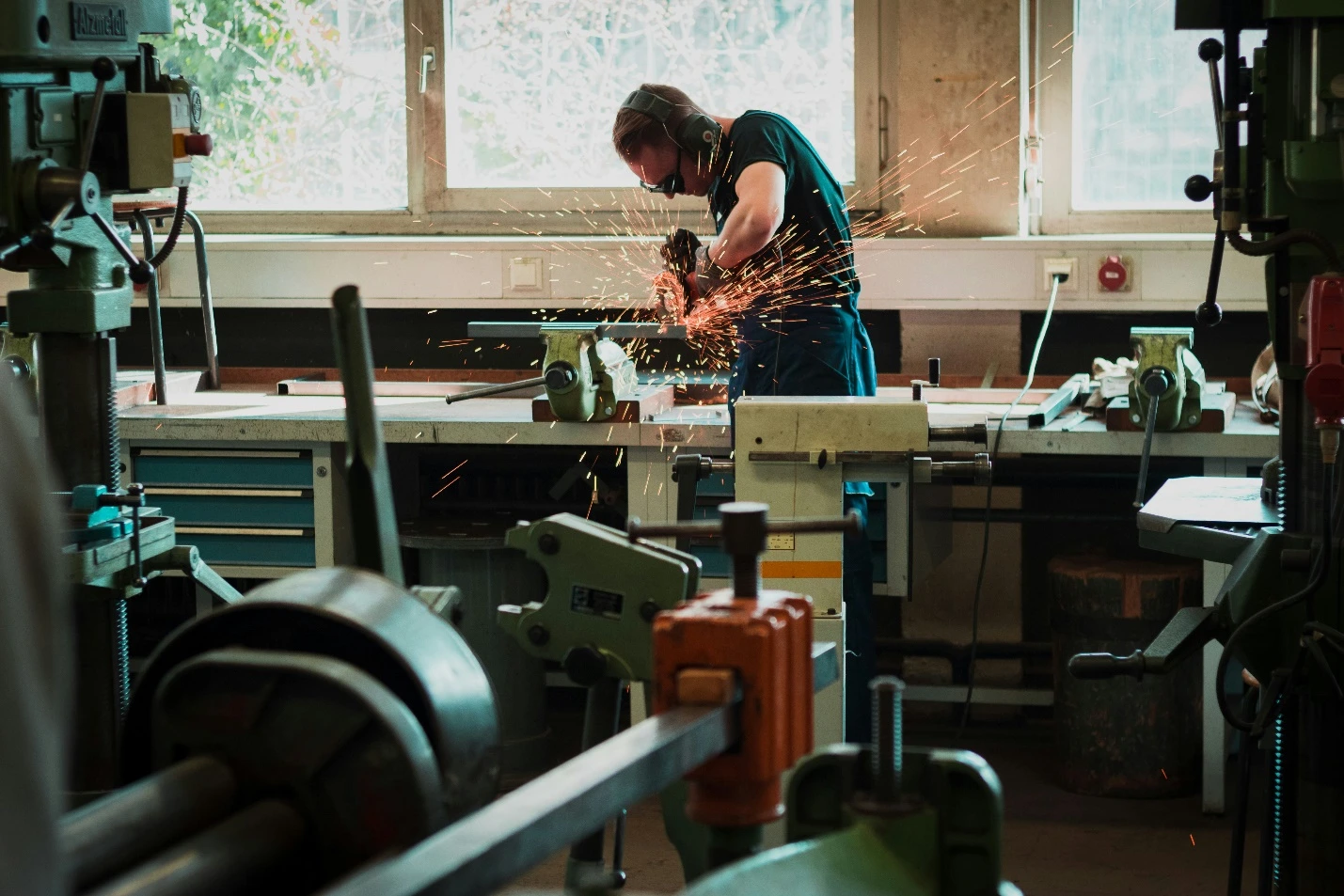 How a Professional Living Room Bench Manufacturer Ensures Quality? 1