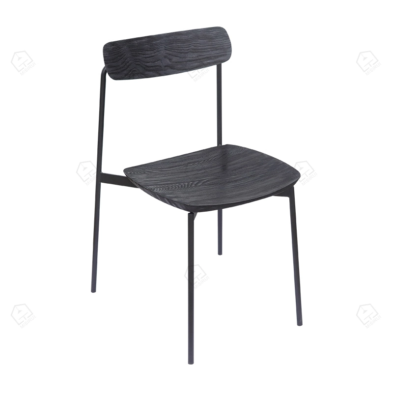 Moldura de metal com cadeira de jantar com bacias de madeira 1